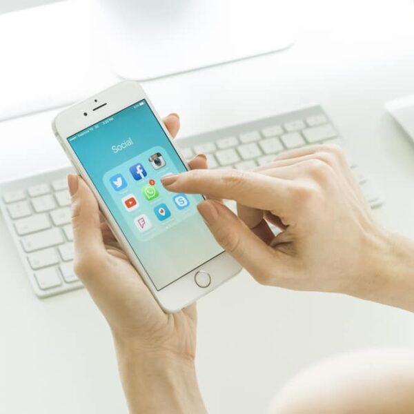 6 Powerful Apps for Managing Social Media with a Team